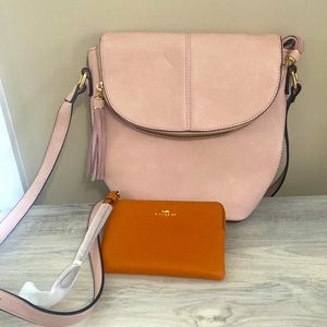 Bucket bag w Coach wristlet